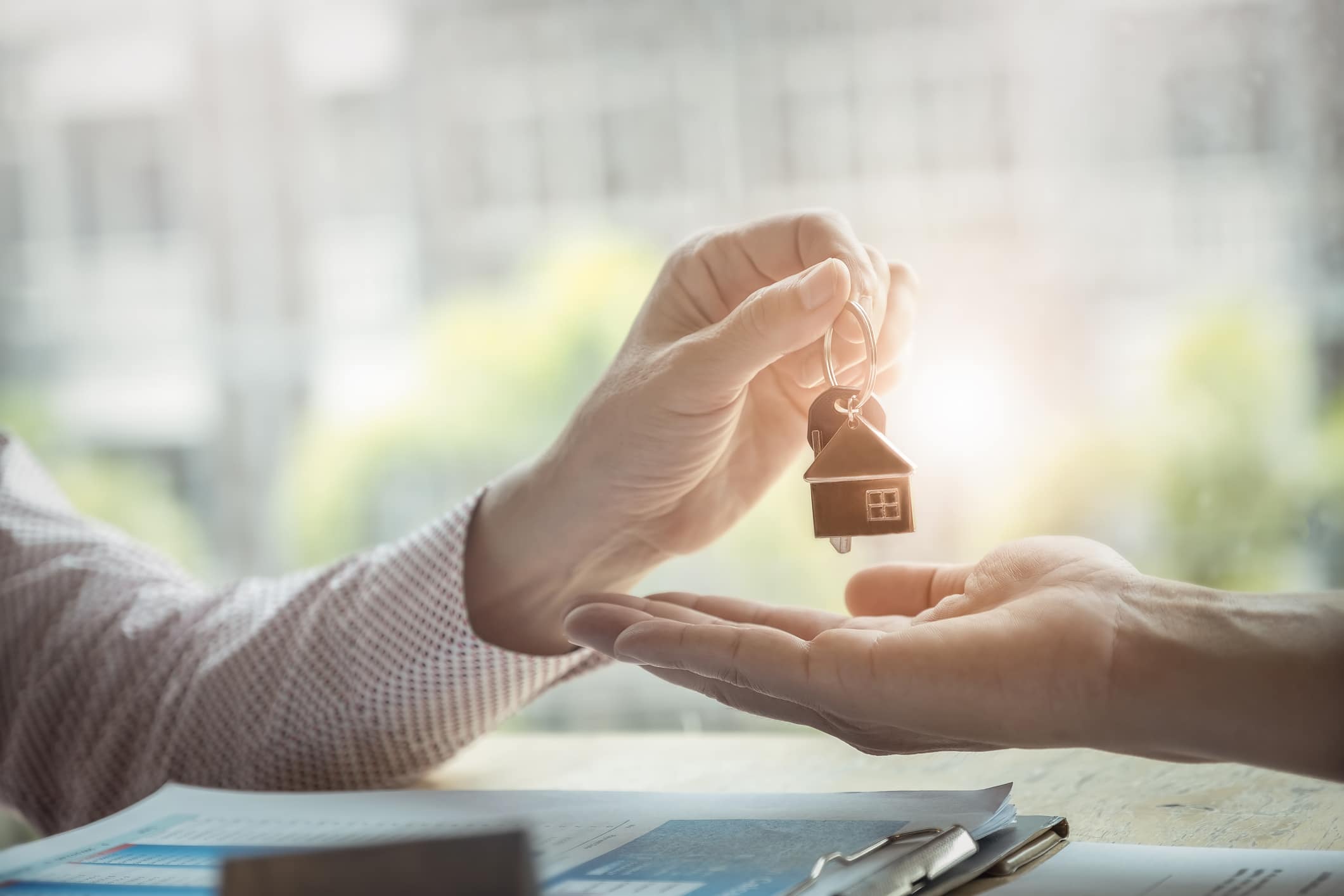 O que é melhor: alugar ou comprar imóvel em leilão?