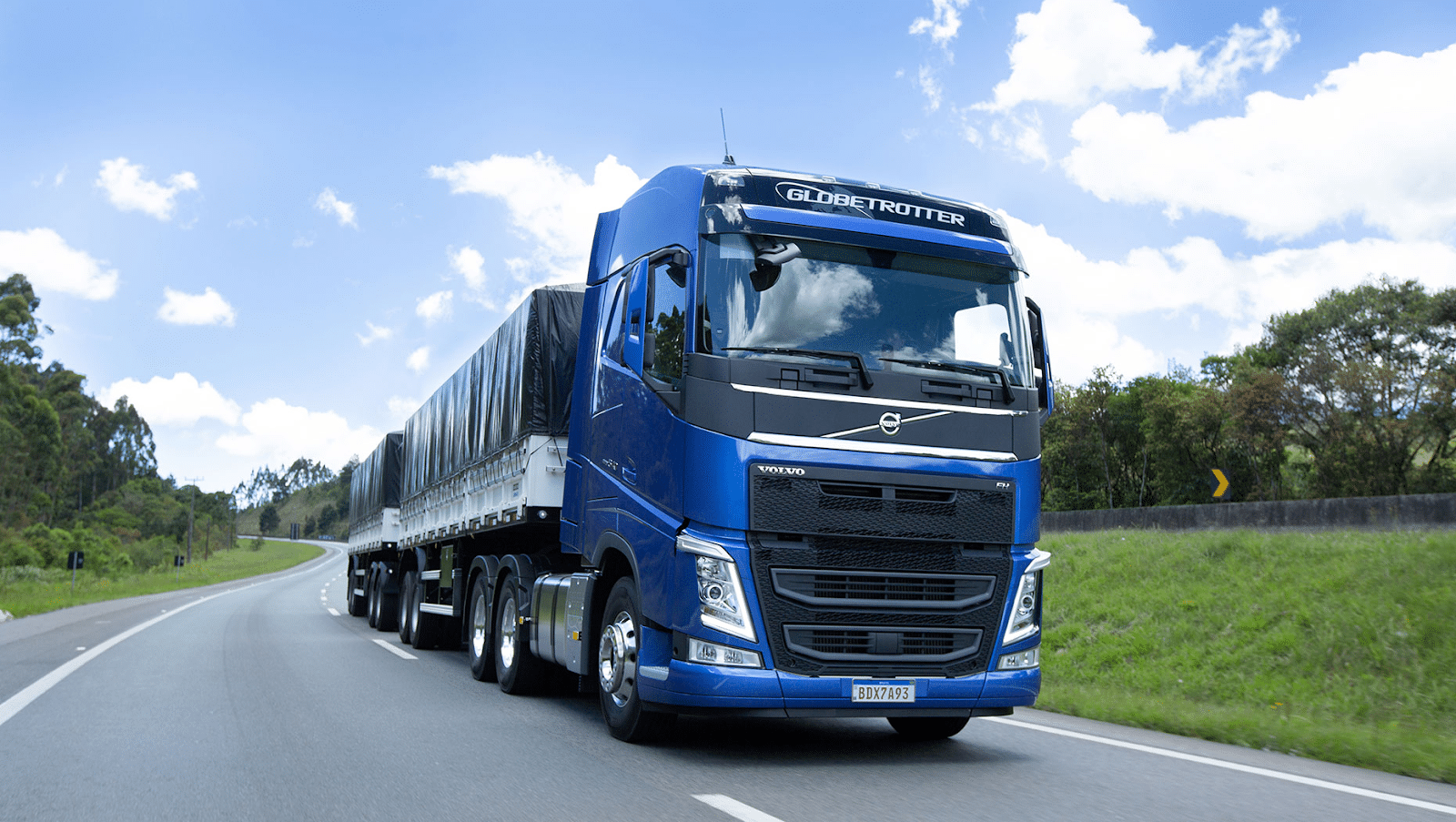 O FH 460 oferece conforto e eficiência no transporte de cargas pesadas.